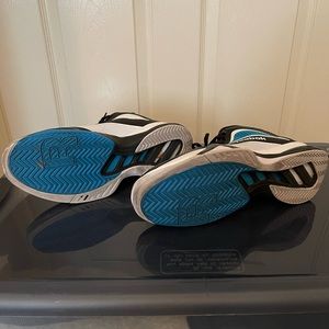 Mens Reebok Omni 2 Pump Basketball Shoes.